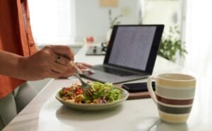 How to Create a Healthier Lunch Break Routine