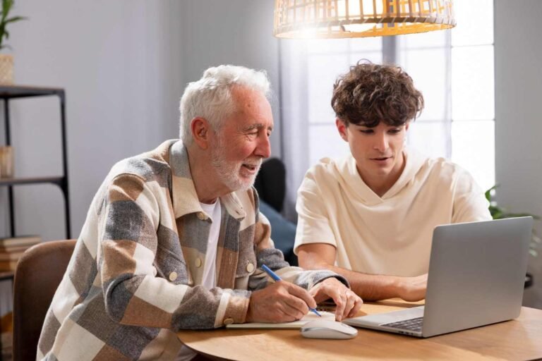 How to Manage a Job With an Aging Parent